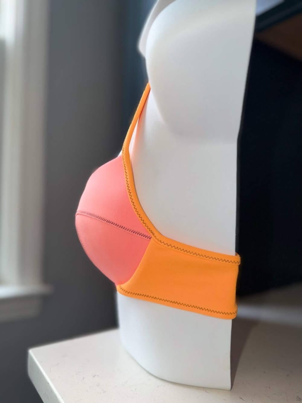 Victoria's Secret Coral & Orange Underwire Bikini Top - Picture 2 of 4